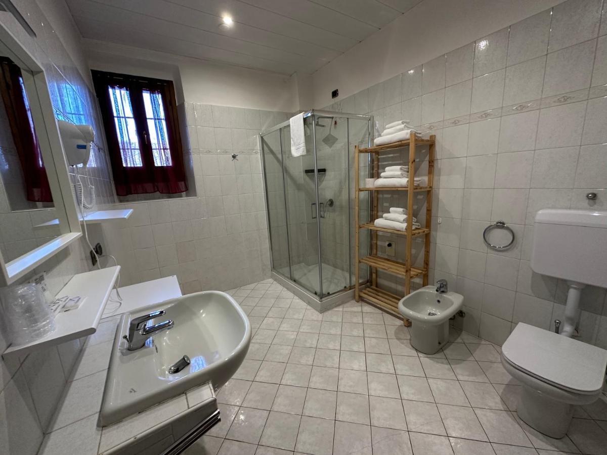 Hotel Duca Di Tromello Bagian luar foto